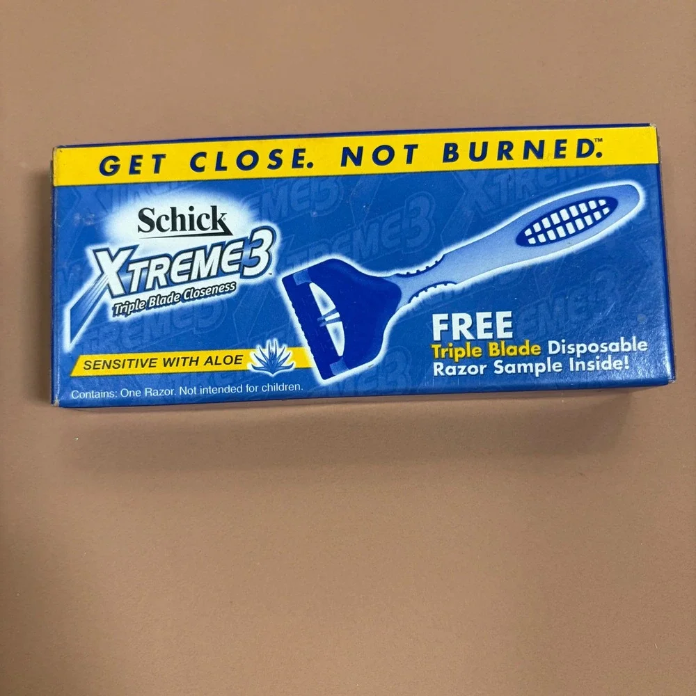 Vintage 2003 Schick‎ Xtreme3 Triple Blade Disposable Razor Sensitive Aloe Sample
